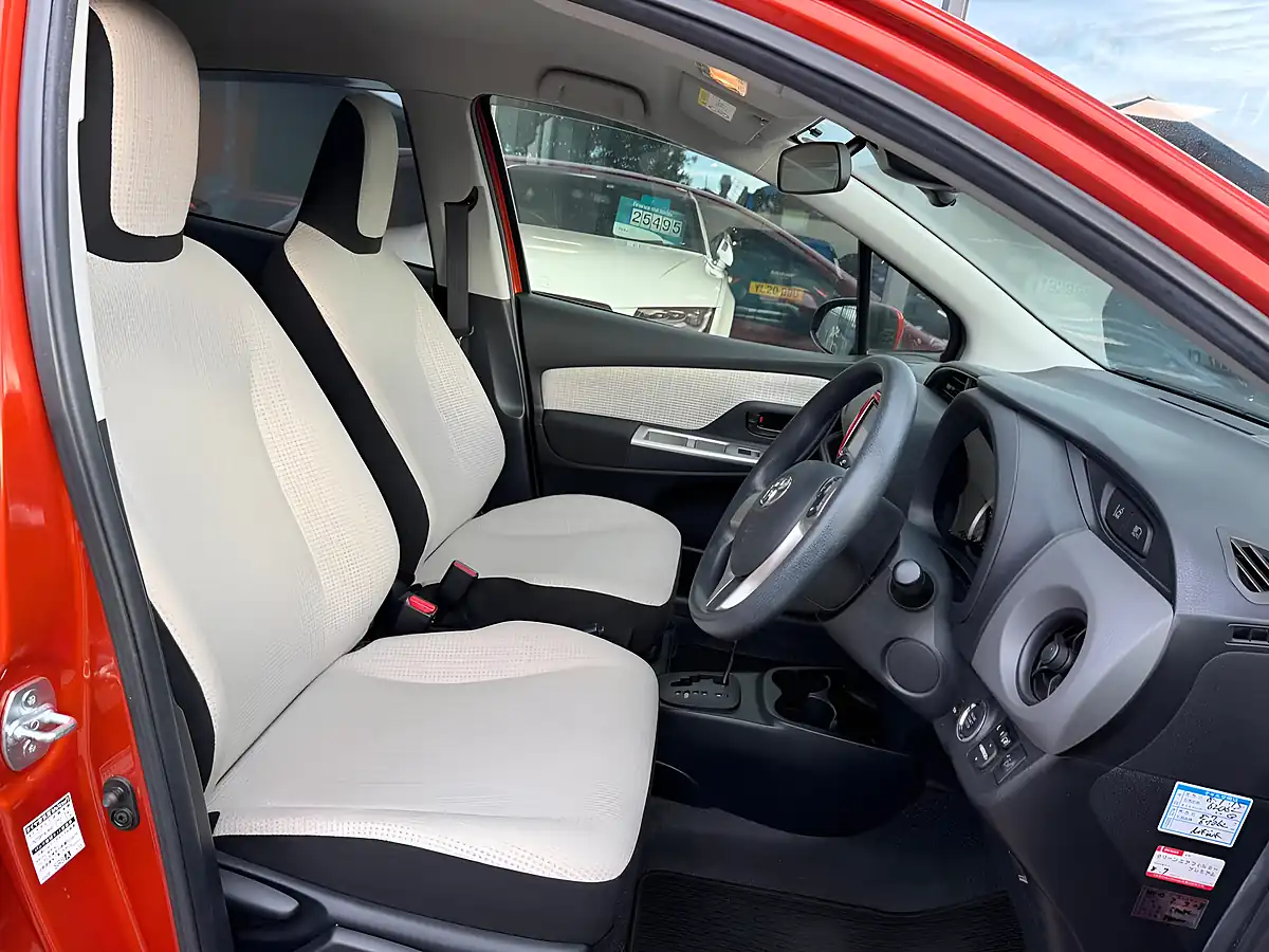 Used 2016 Toyota Yaris Icon Multidrive S Orange - Interior and Exterior details 14