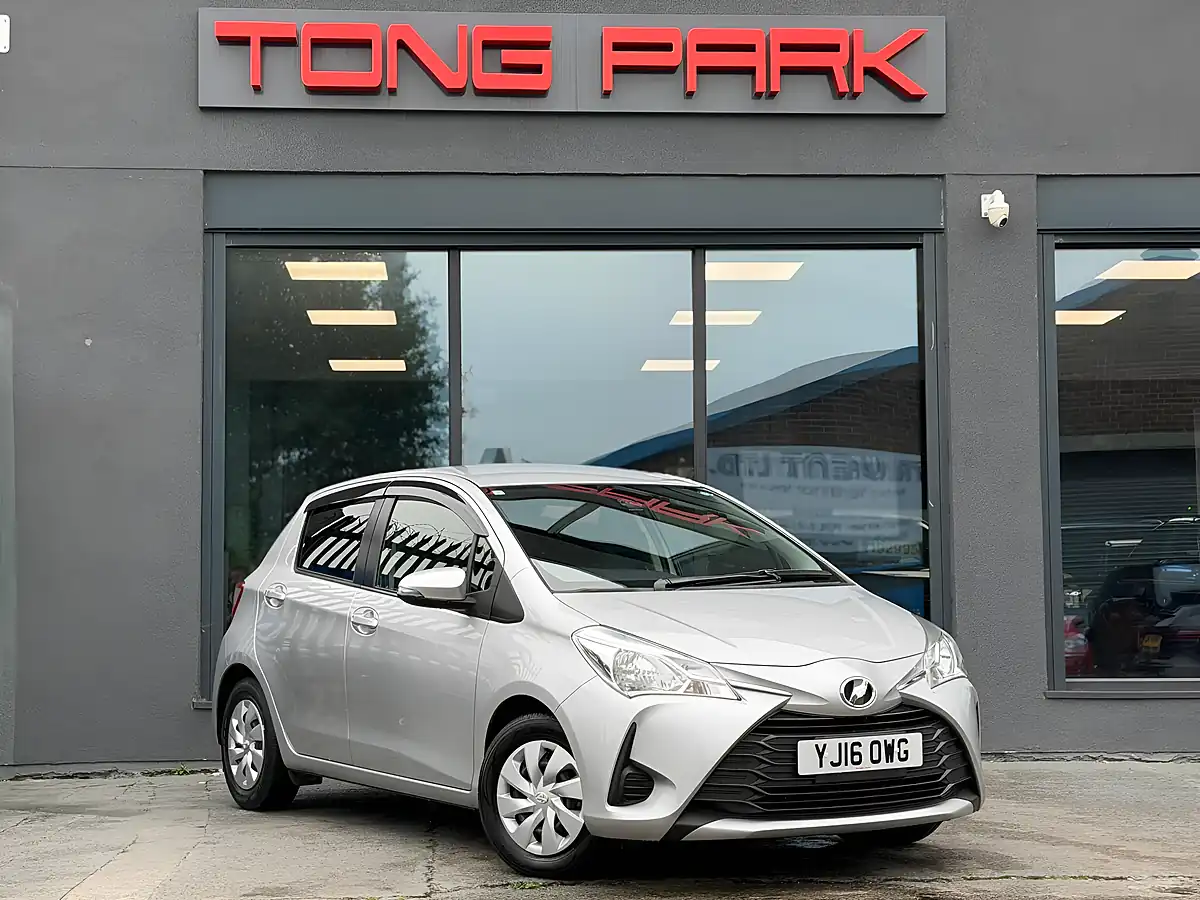 Used 2016 Toyota Yaris Icon Multidrive S Silver - Front View
