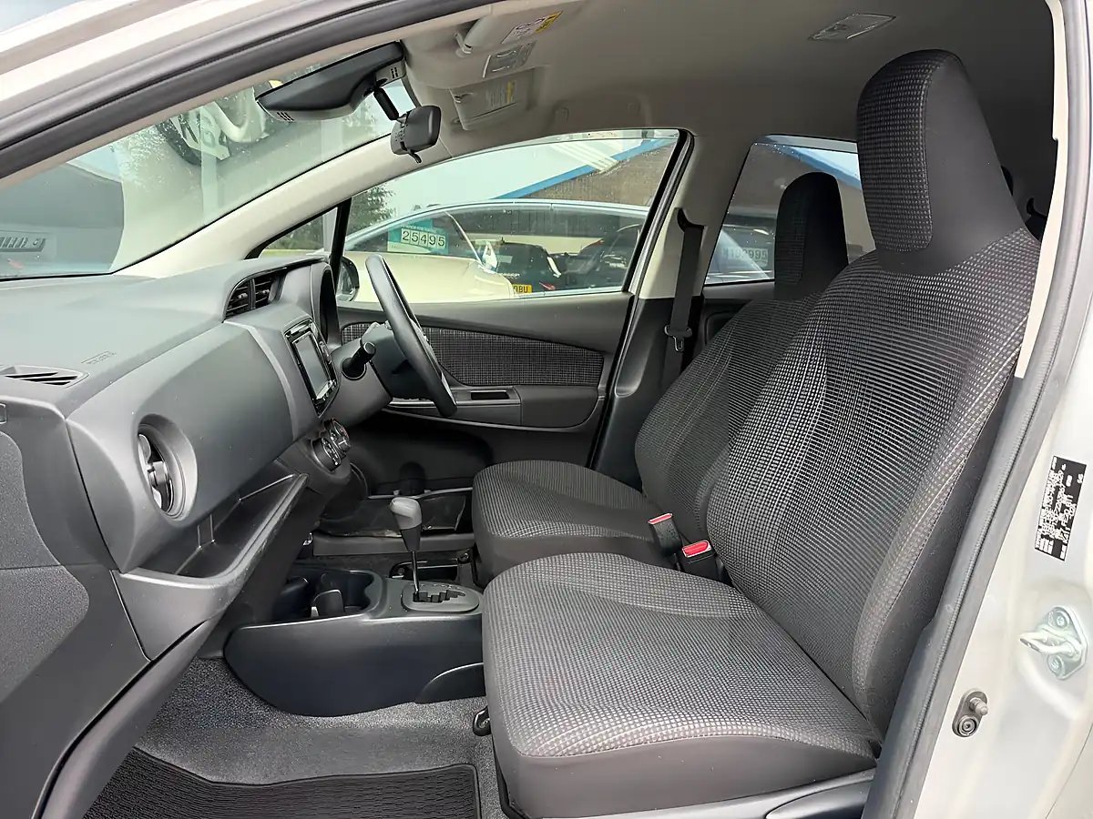 Used 2016 Toyota Yaris Icon Multidrive S Silver - Interior and Exterior details 4