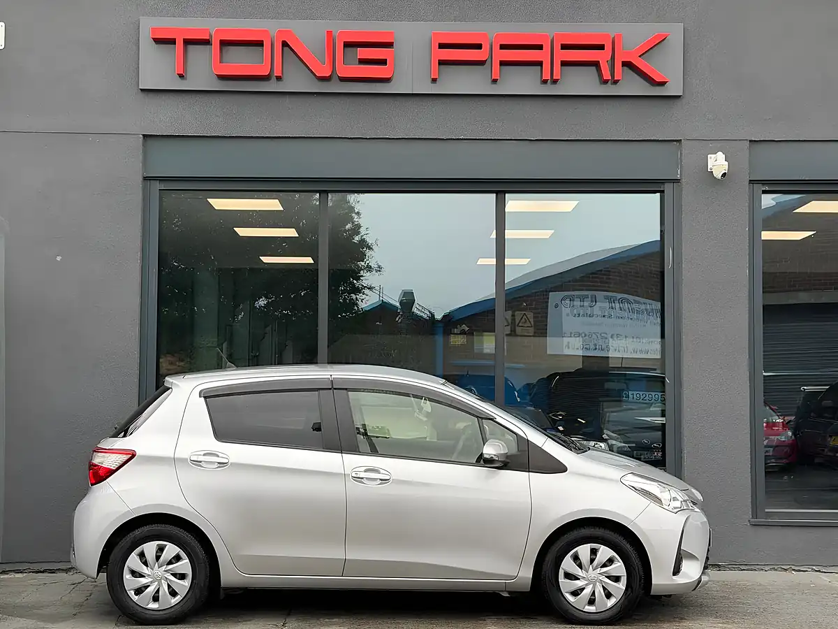 Used 2016 Toyota Yaris Icon Multidrive S Silver - Interior and Exterior details 7