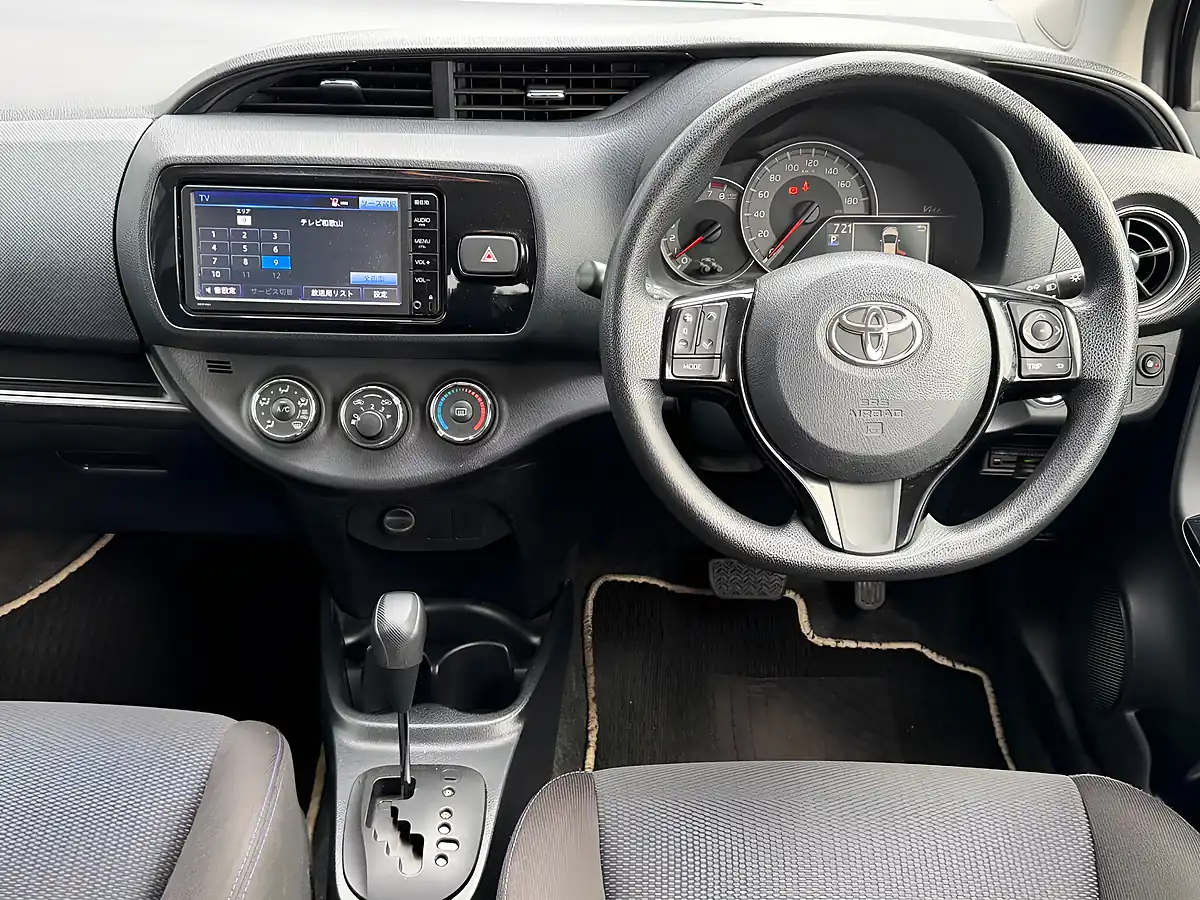 Used 2016 Toyota Yaris Icon Multidrive S Silver - Interior and Exterior details 12