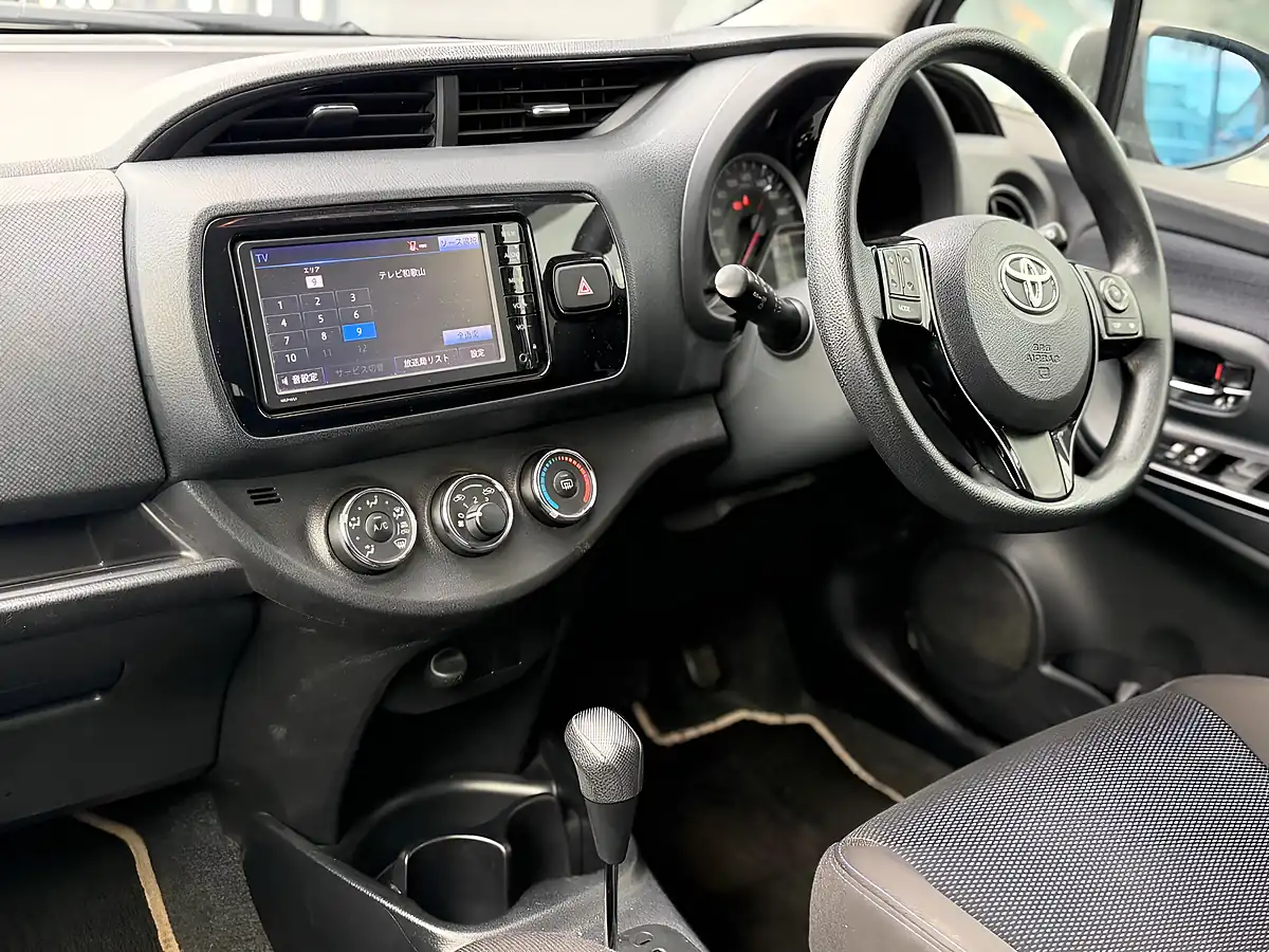Used 2016 Toyota Yaris Icon Multidrive S Silver - Interior and Exterior details 3
