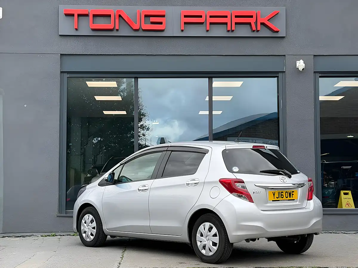 Used 2016 Toyota Yaris Icon Multidrive S Silver - Interior and Exterior details 5