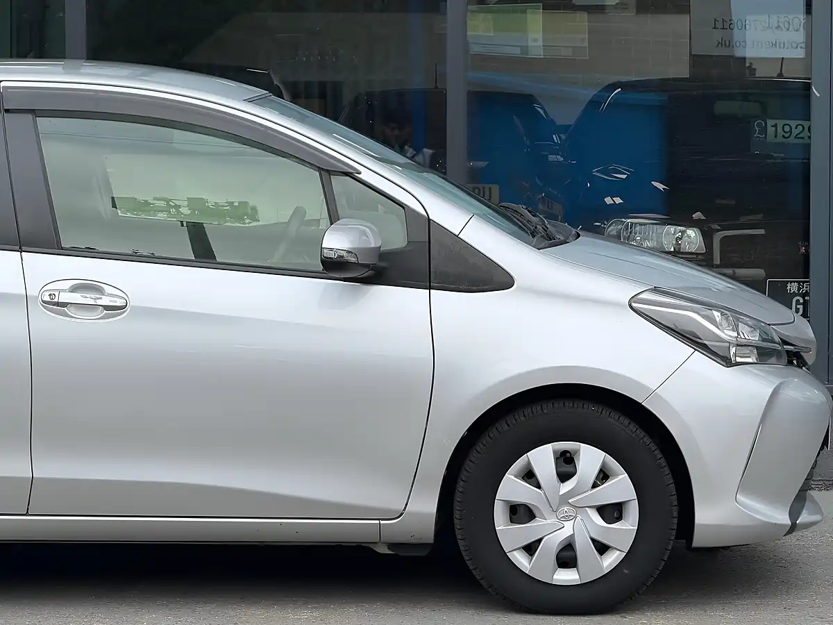 Used 2016 Toyota Yaris Icon Multidrive S Silver - Interior and Exterior details 9