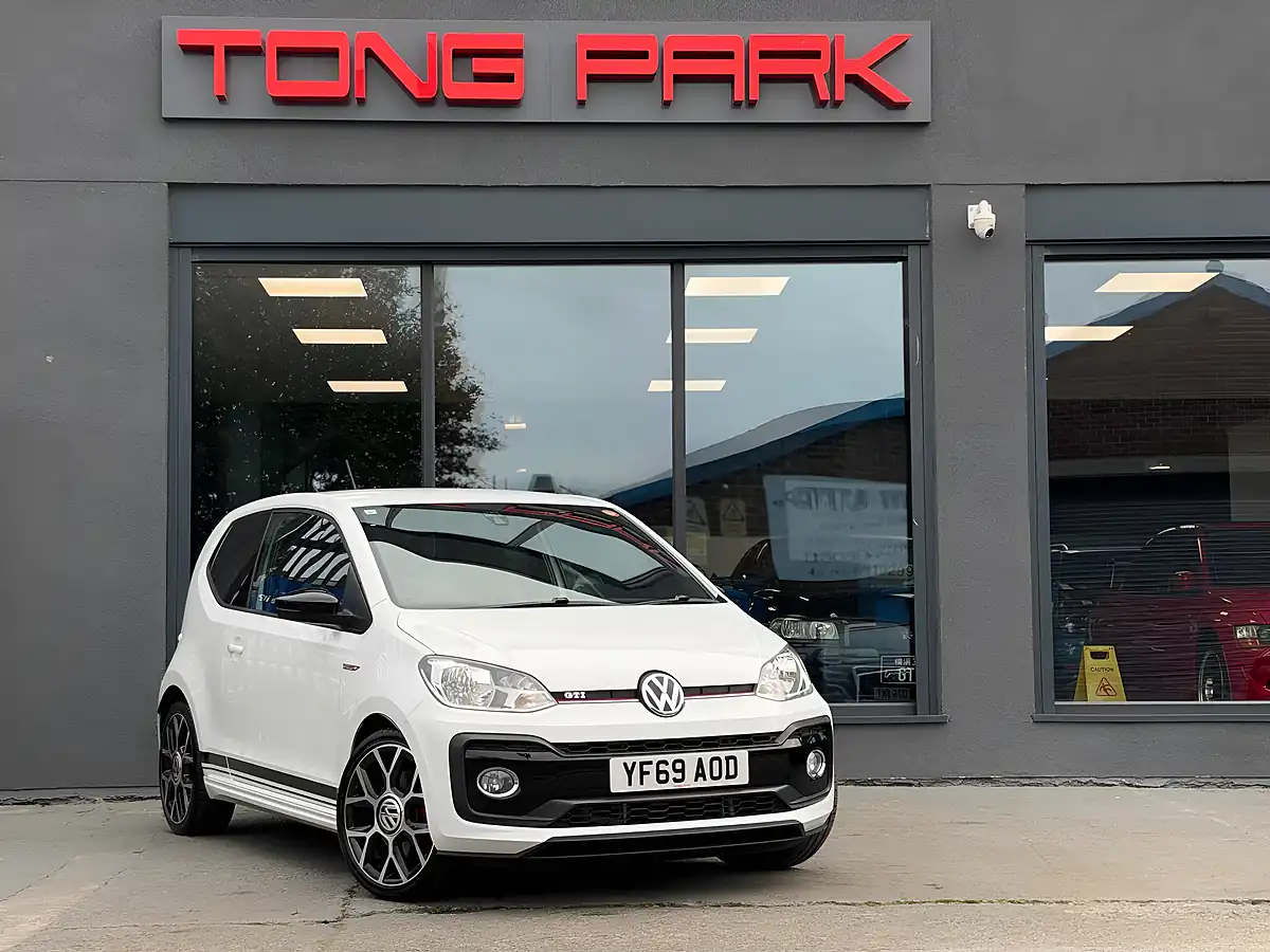 Used 2016 Toyota Yaris Icon Multidrive S Silver - Interior and Exterior details 8