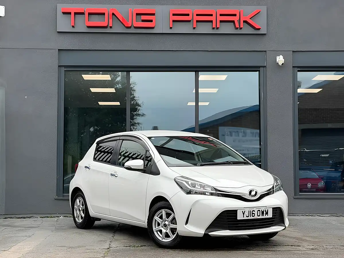 Used 2016 Toyota Yaris Icon Multidrive S White - Front View