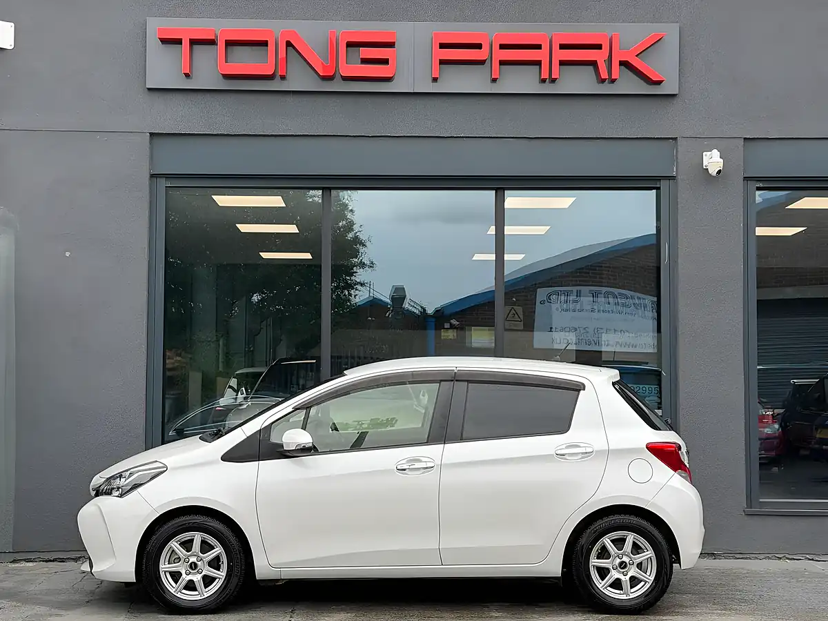 Used 2016 Toyota Yaris Icon Multidrive S White - Interior and Exterior details 10
