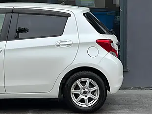 Used 2016 Toyota Yaris Icon Multidrive S White - Interior and Exterior details 11