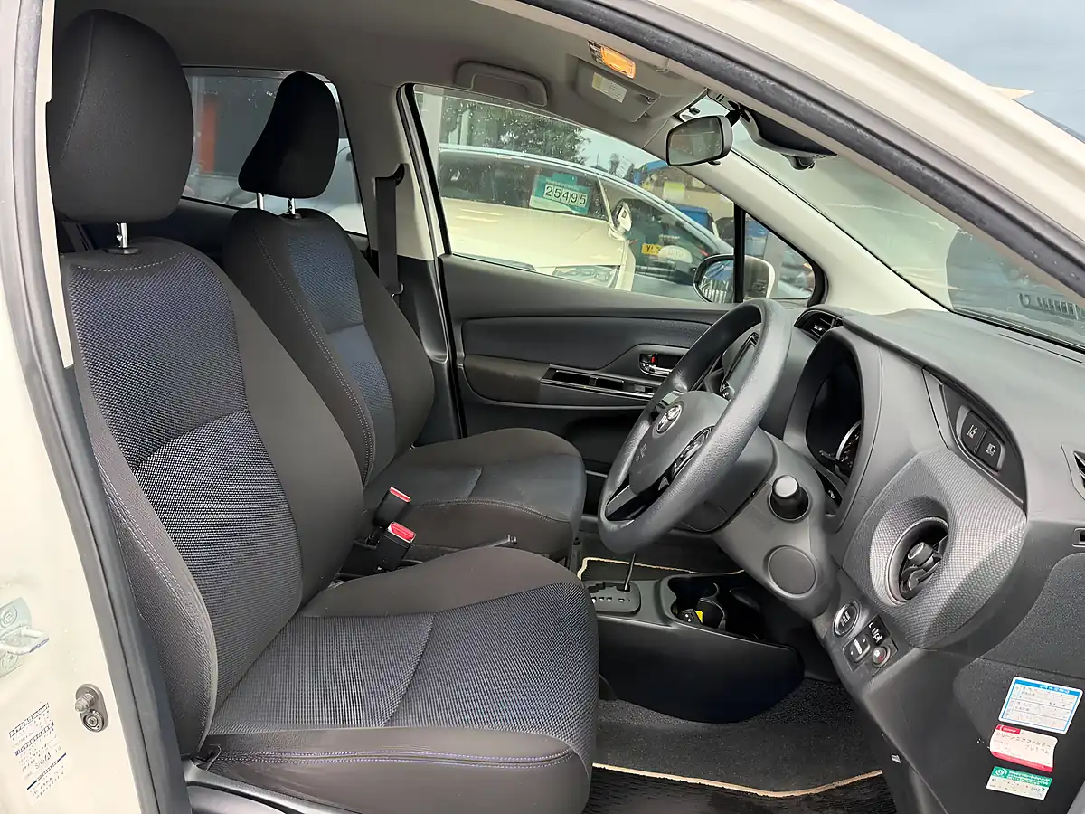 Used 2016 Toyota Yaris Icon Multidrive S White - Interior and Exterior details 13