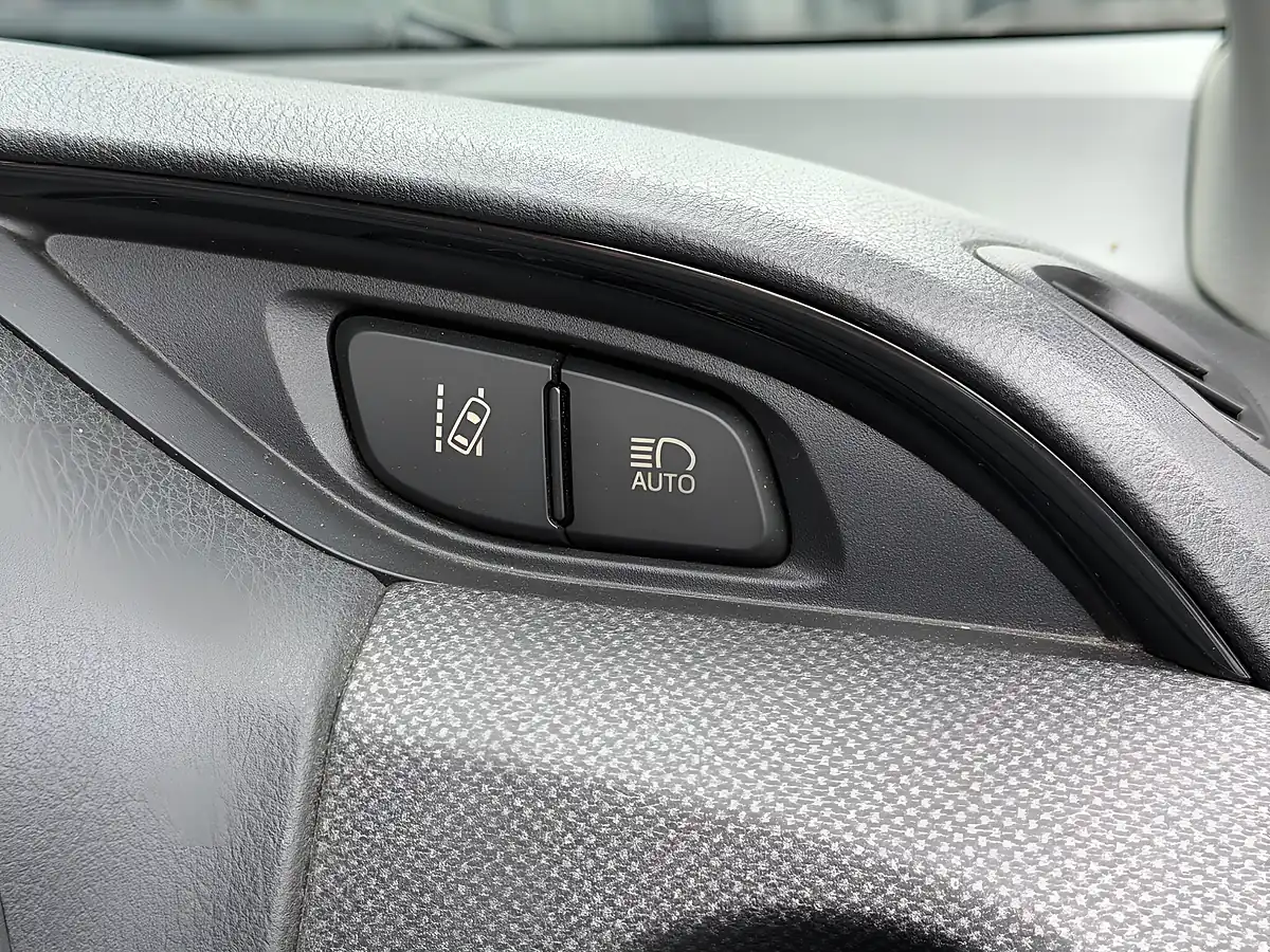 Used 2016 Toyota Yaris Icon Multidrive S White - Interior and Exterior details 16