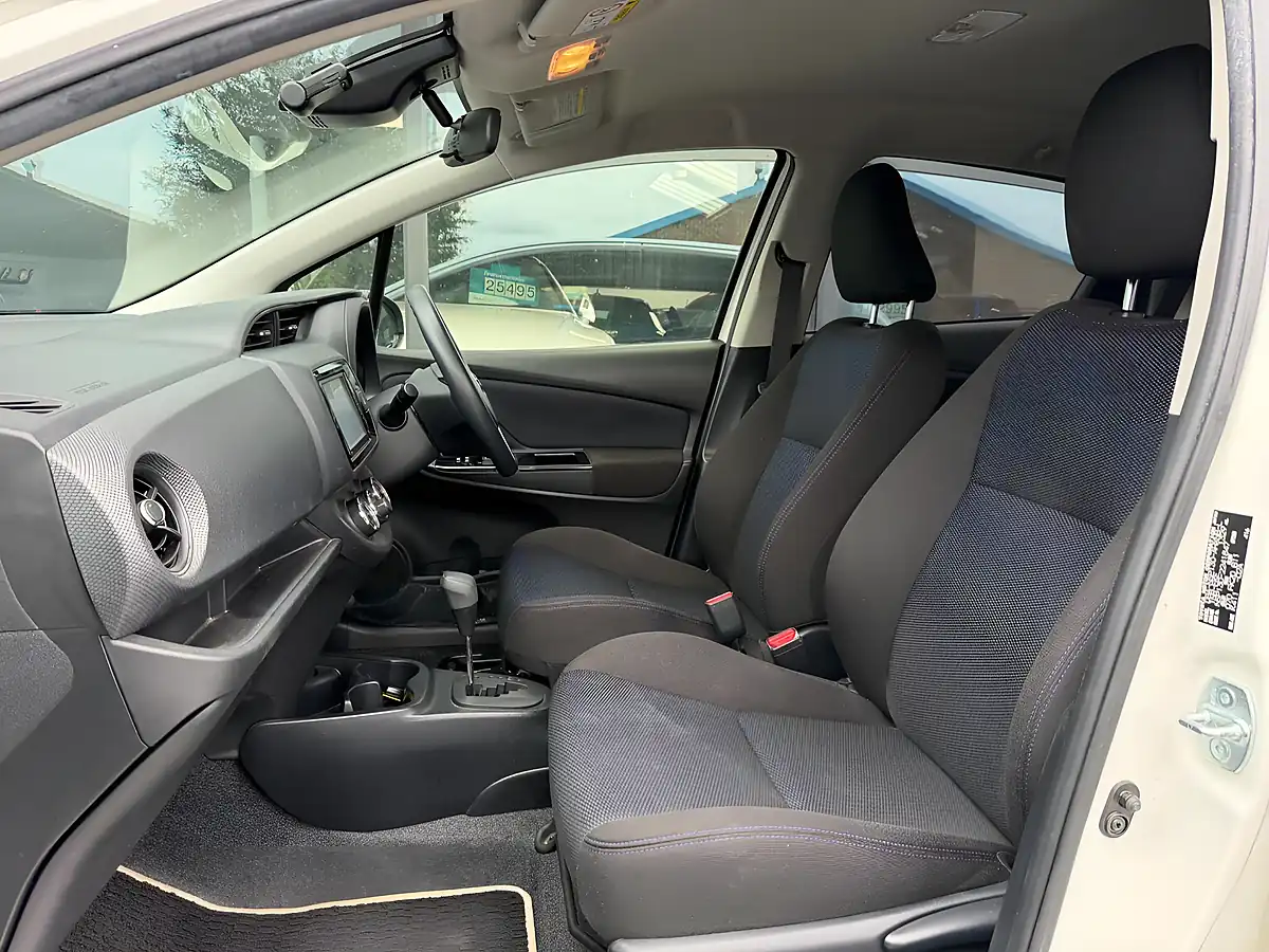 Used 2016 Toyota Yaris Icon Multidrive S White - Interior and Exterior details 4