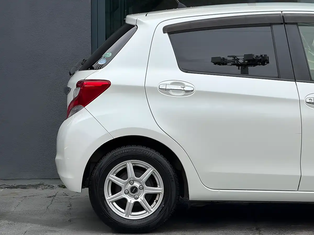 Used 2016 Toyota Yaris Icon Multidrive S White - Interior and Exterior details 8