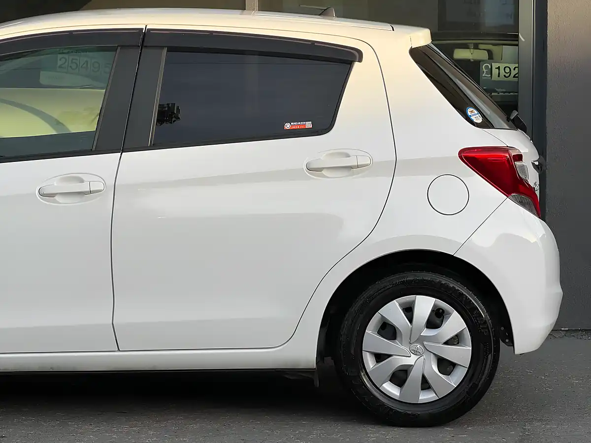 Used 2016 Toyota Yaris Icon Multidrive S White - Interior and Exterior details 11