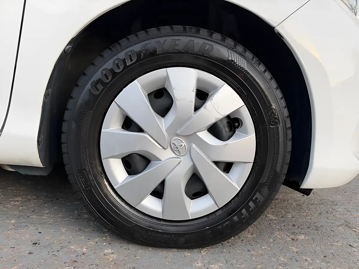 Used 2016 Toyota Yaris Icon Multidrive S White - Interior and Exterior details 20