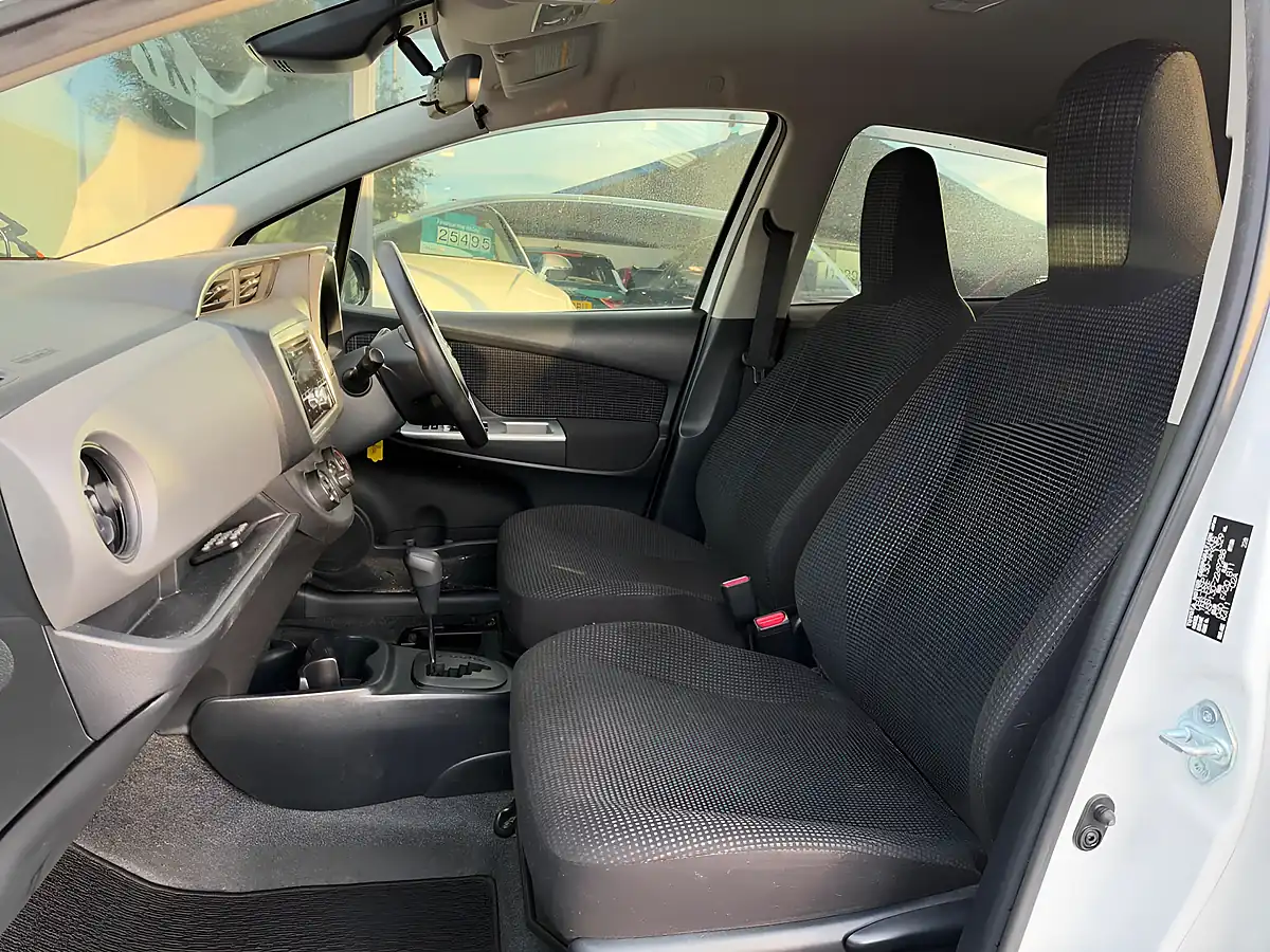 Used 2016 Toyota Yaris Icon Multidrive S White - Interior and Exterior details 4