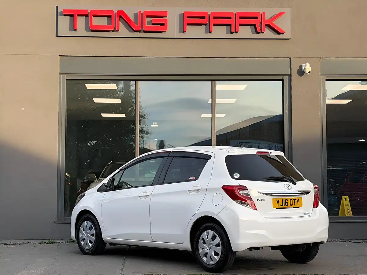 Used 2016 Toyota Yaris Icon Multidrive S White - Interior and Exterior details 5