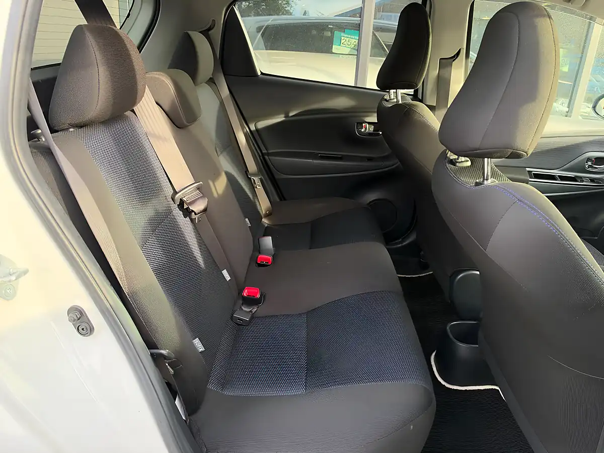 Used 2016 Toyota Yaris Icon Multidrive S White - Interior and Exterior details 17