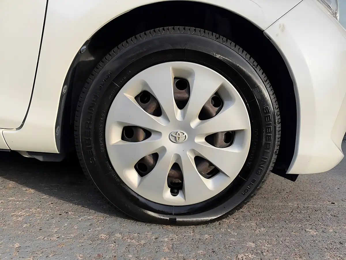 Used 2016 Toyota Yaris Icon Multidrive S White - Interior and Exterior details 19