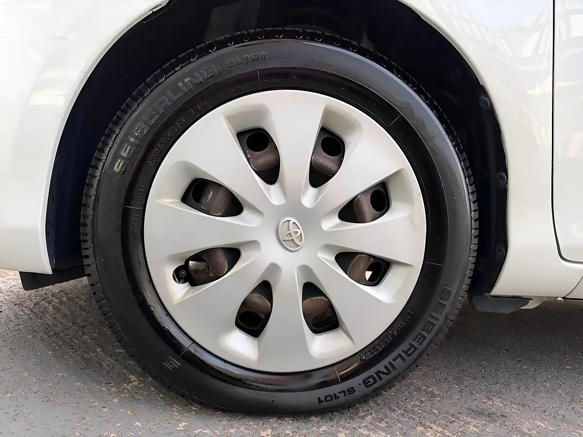 Used 2016 Toyota Yaris Icon Multidrive S White - Interior and Exterior details 20