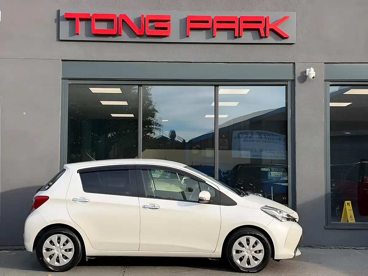 Used 2016 Toyota Yaris Icon Multidrive S White - Interior and Exterior details 4