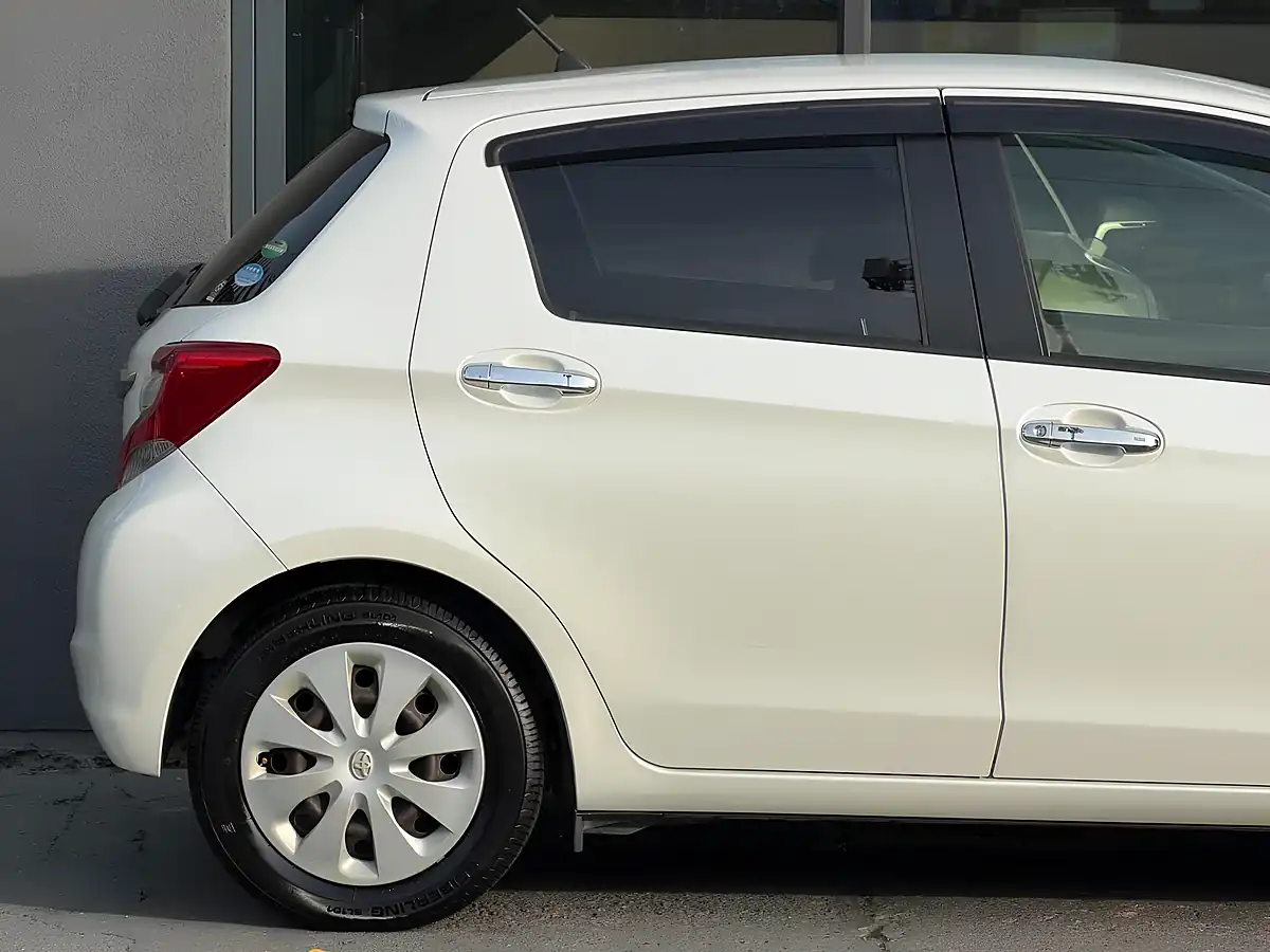 Used 2016 Toyota Yaris Icon Multidrive S White - Interior and Exterior details 5
