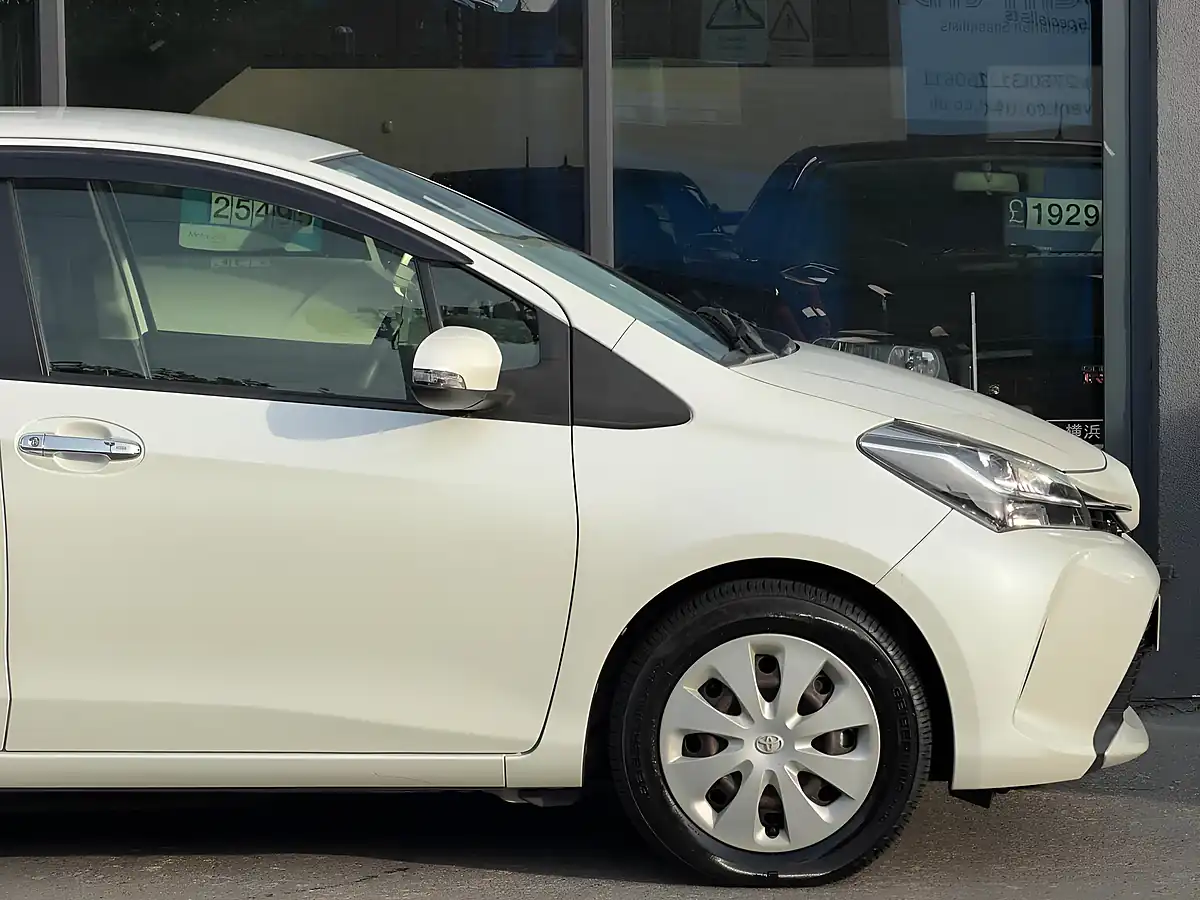 Used 2016 Toyota Yaris Icon Multidrive S White - Interior and Exterior details 6