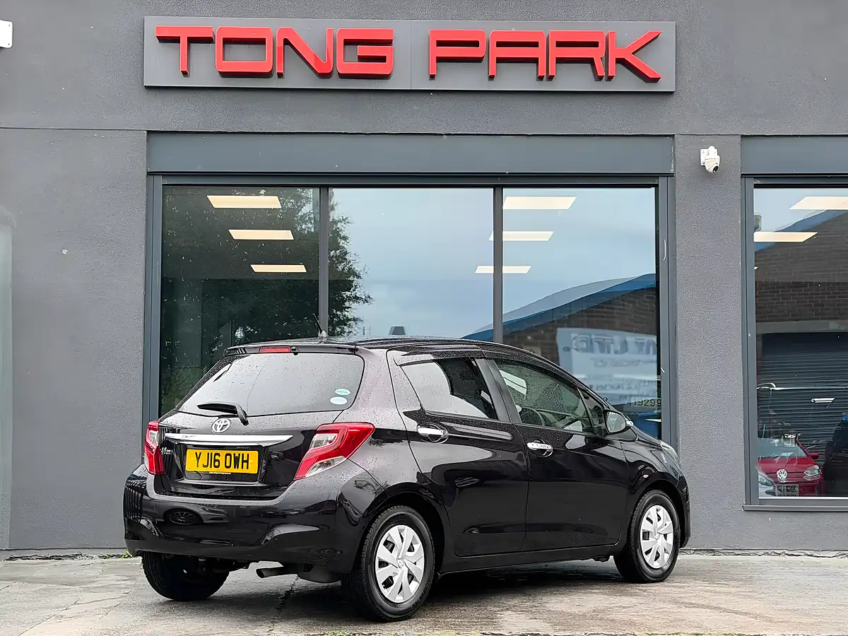 Used 2016 Toyota Yaris Icon Purple - Interior and Exterior details 10