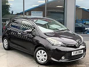 Used 2016 Toyota Yaris Icon Purple - Interior and Exterior details 2