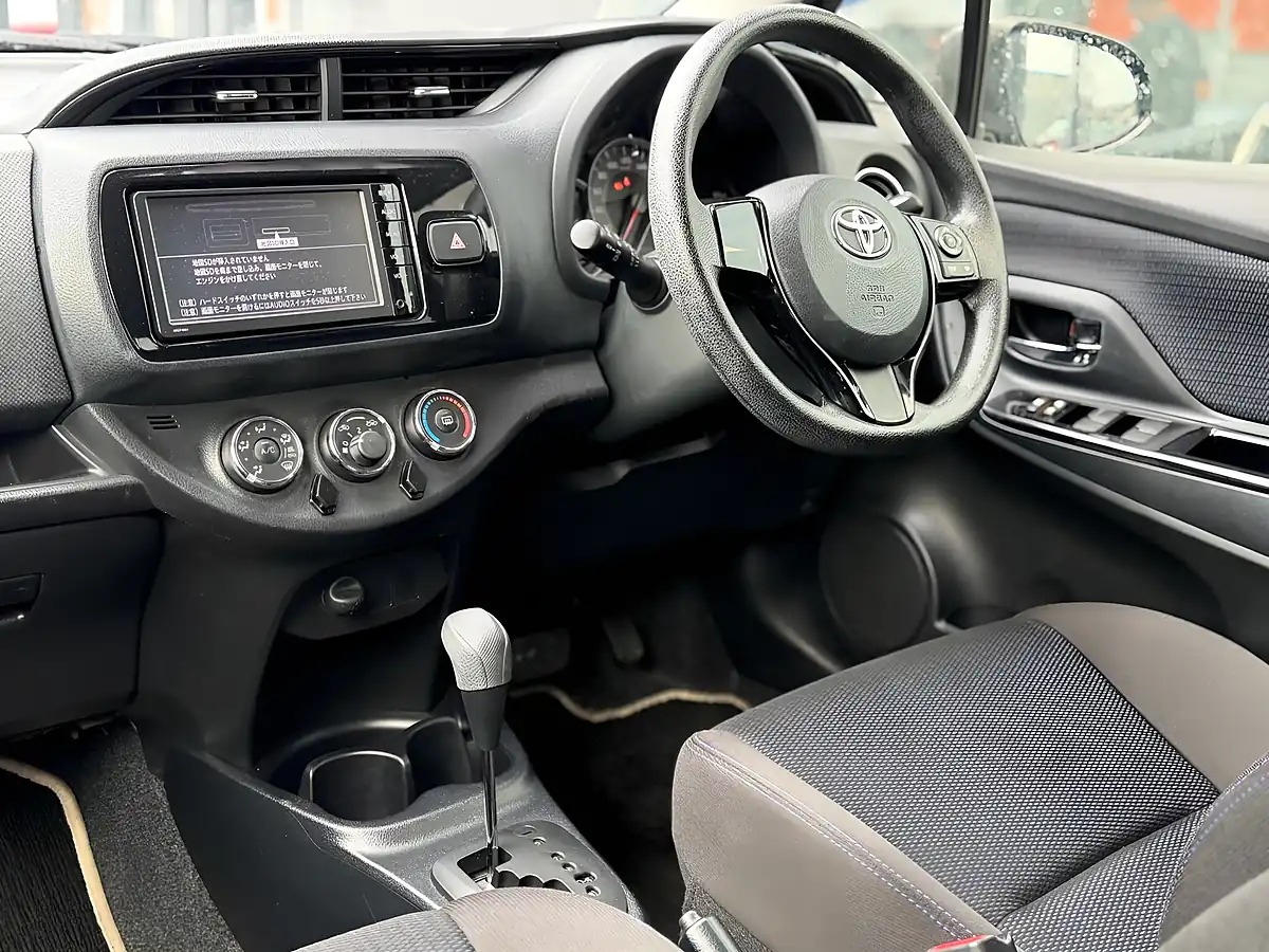 Used 2016 Toyota Yaris Icon Purple - Interior and Exterior details 3