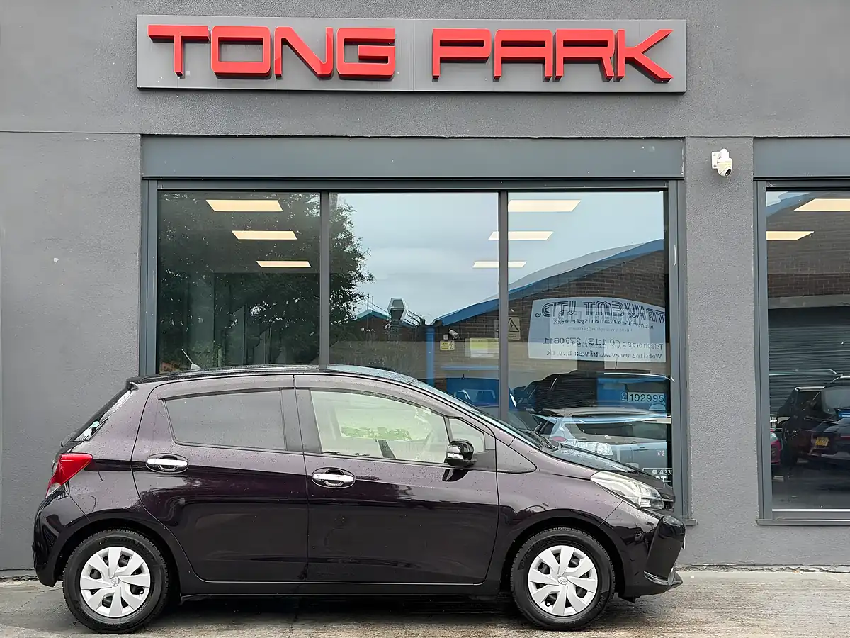 Used 2016 Toyota Yaris Icon Purple - Interior and Exterior details 7