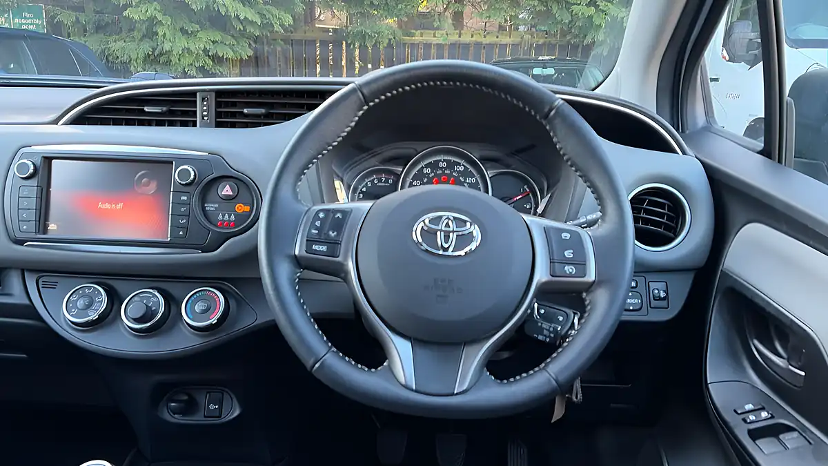 Used 2016 Toyota Yaris Icon Silver - Interior and Exterior details 10
