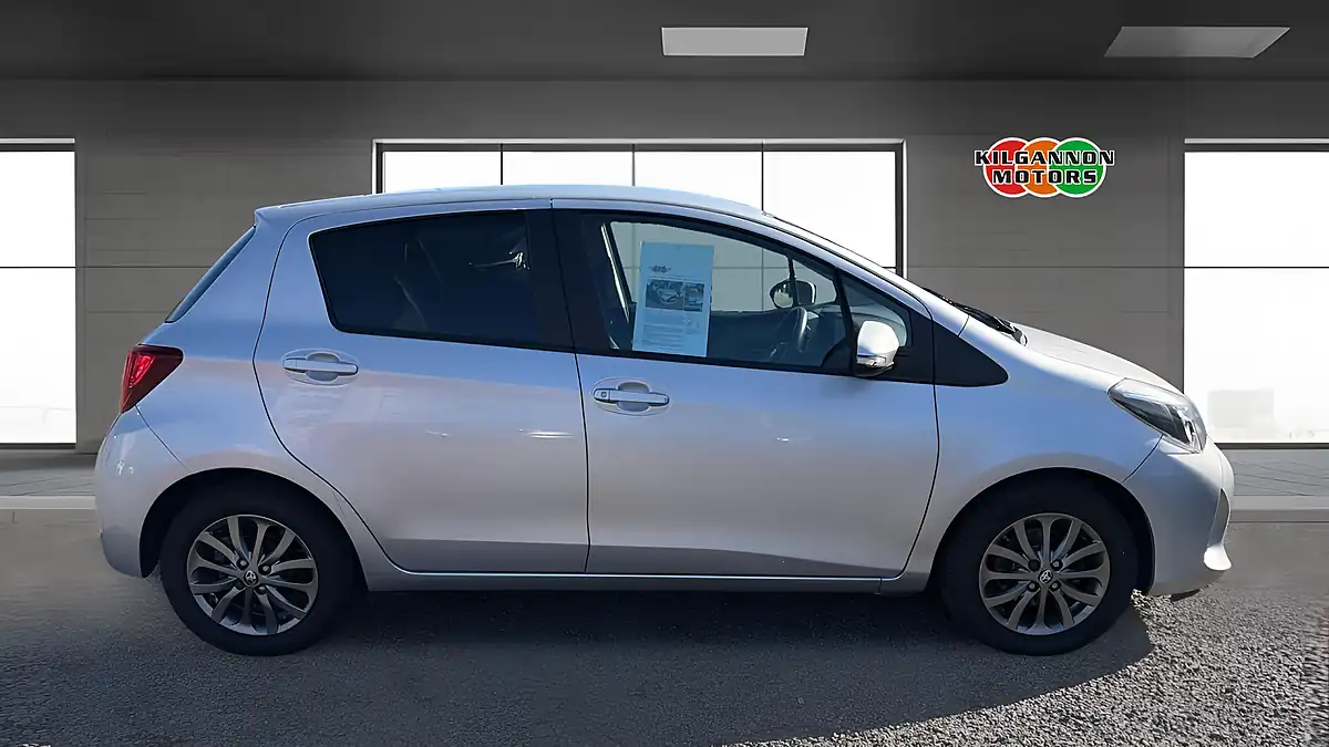 Used 2016 Toyota Yaris Icon Silver - Interior and Exterior details 15