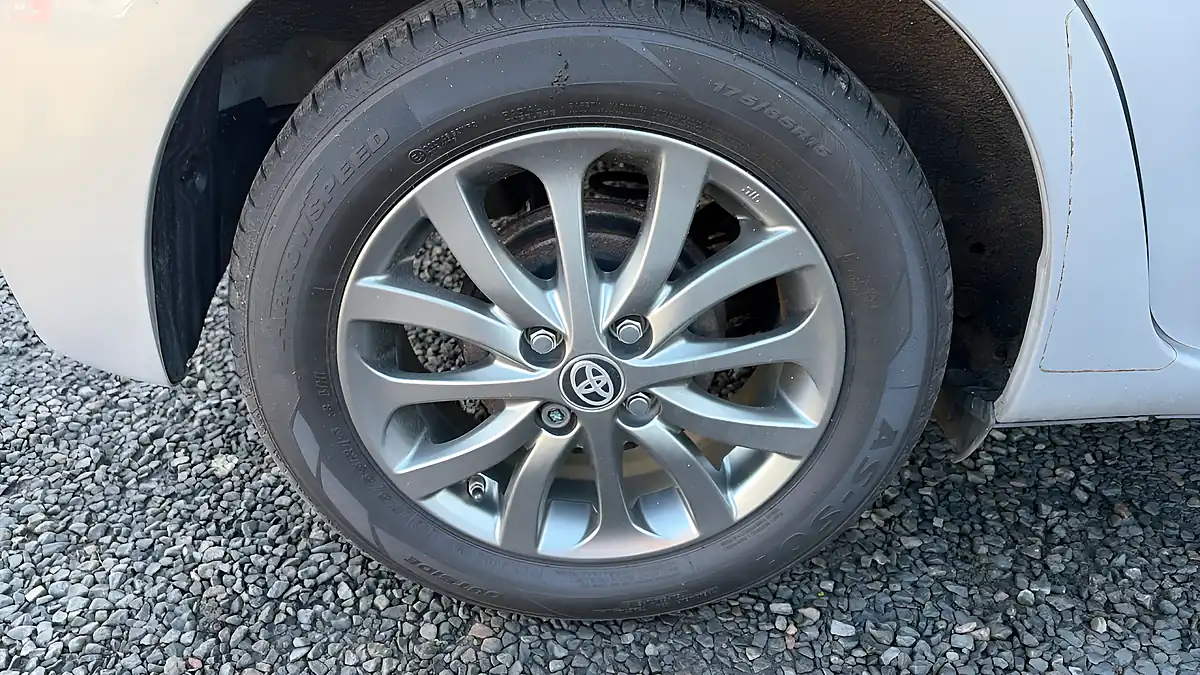 Used 2016 Toyota Yaris Icon Silver - Interior and Exterior details 18