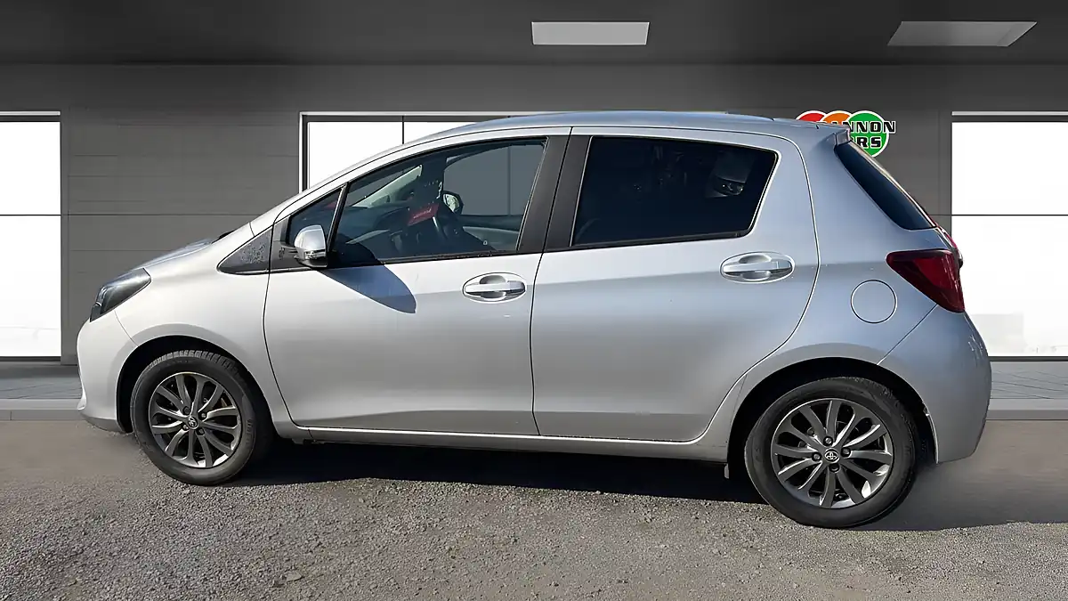Used 2016 Toyota Yaris Icon Silver - Interior and Exterior details 3