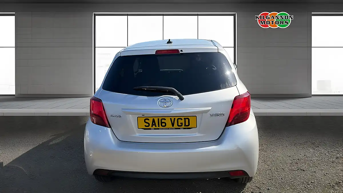 Used 2016 Toyota Yaris Icon Silver - Interior and Exterior details 5