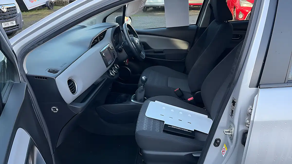 Used 2016 Toyota Yaris Icon Silver - Interior and Exterior details 6