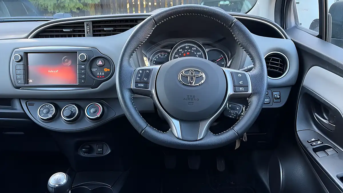 Used 2016 Toyota Yaris Icon Silver - Interior and Exterior details 8
