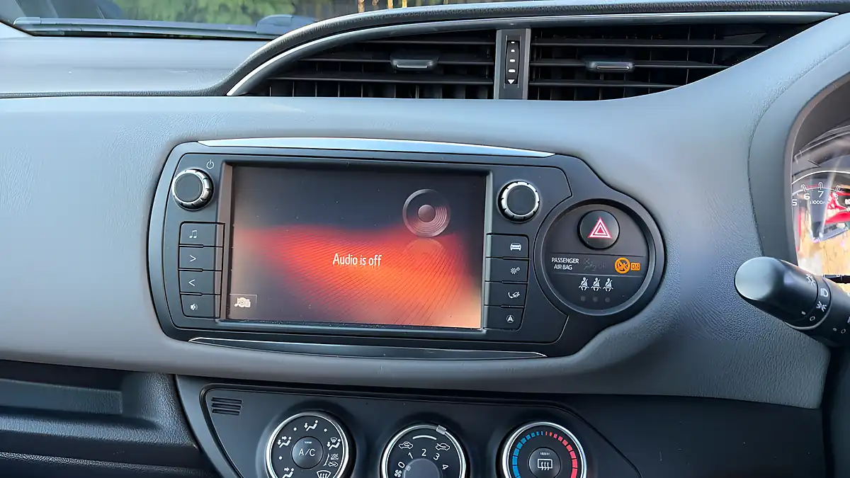 Used 2016 Toyota Yaris Icon Silver - Interior and Exterior details 9