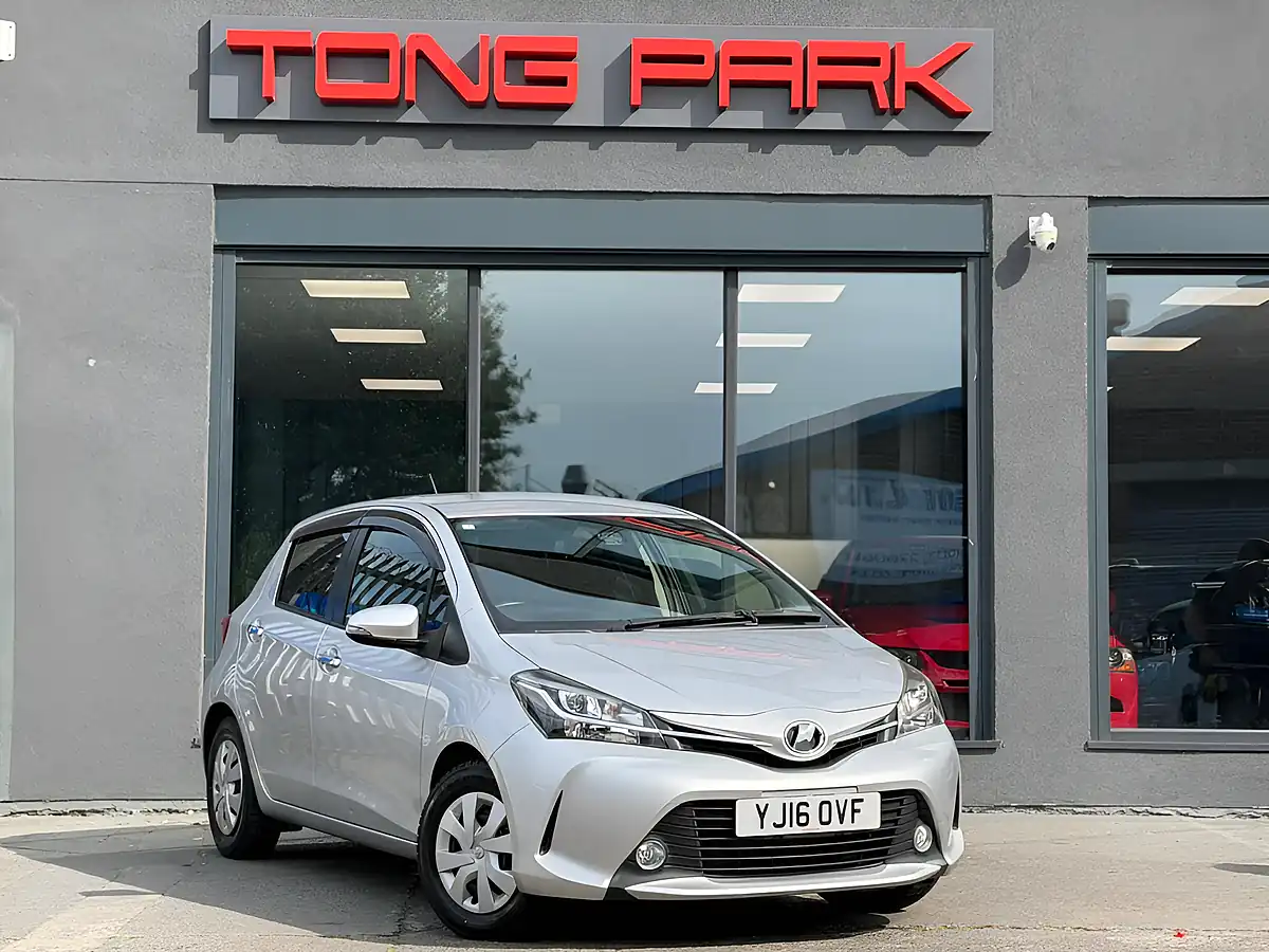 Used 2016 Toyota Yaris Icon Silver - Front View