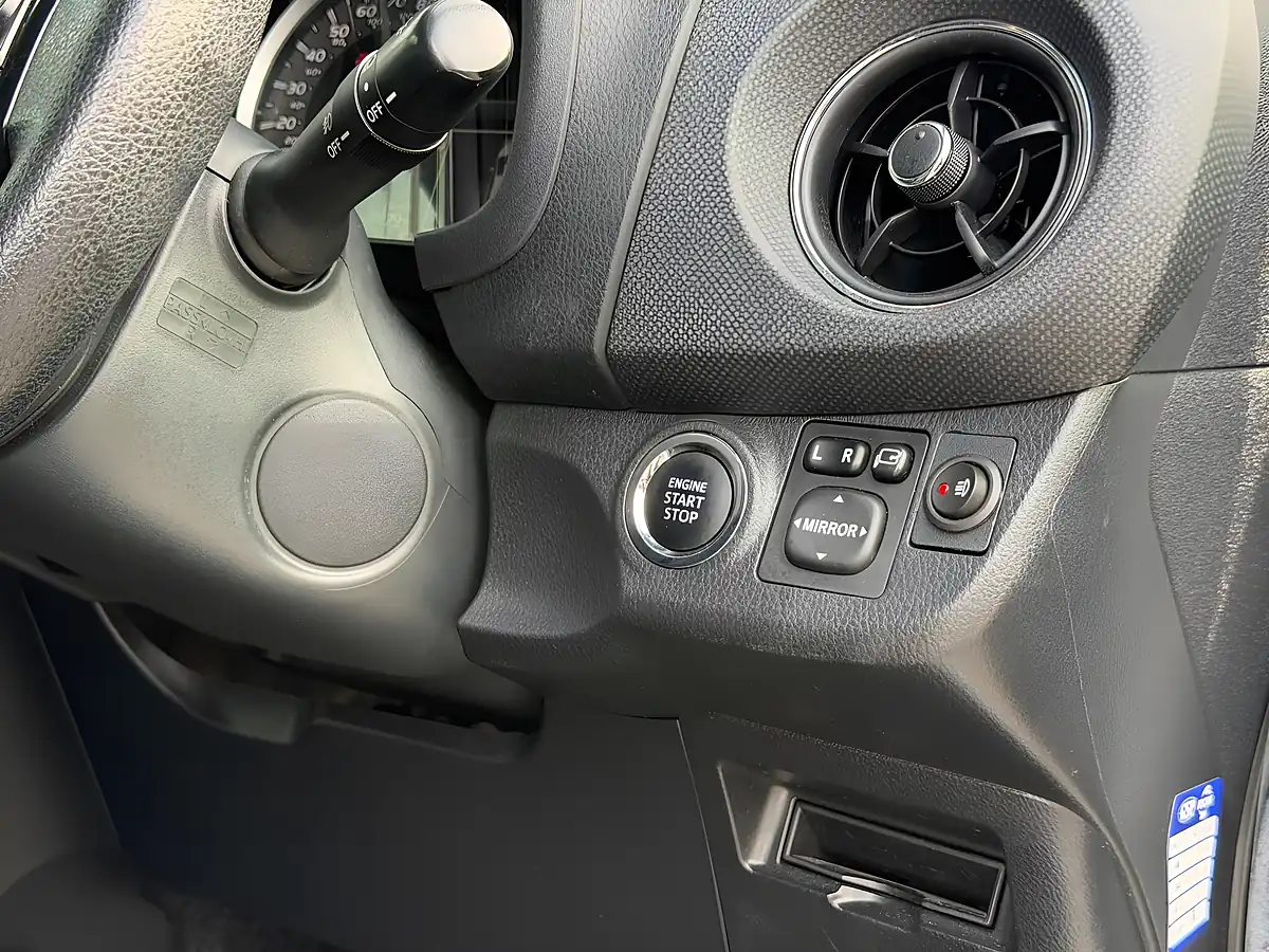 Used 2016 Toyota Yaris Icon Silver - Interior and Exterior details 12