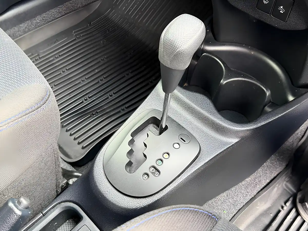 Used 2016 Toyota Yaris Icon Silver - Interior and Exterior details 13