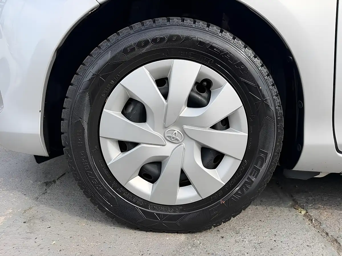 Used 2016 Toyota Yaris Icon Silver - Interior and Exterior details 19