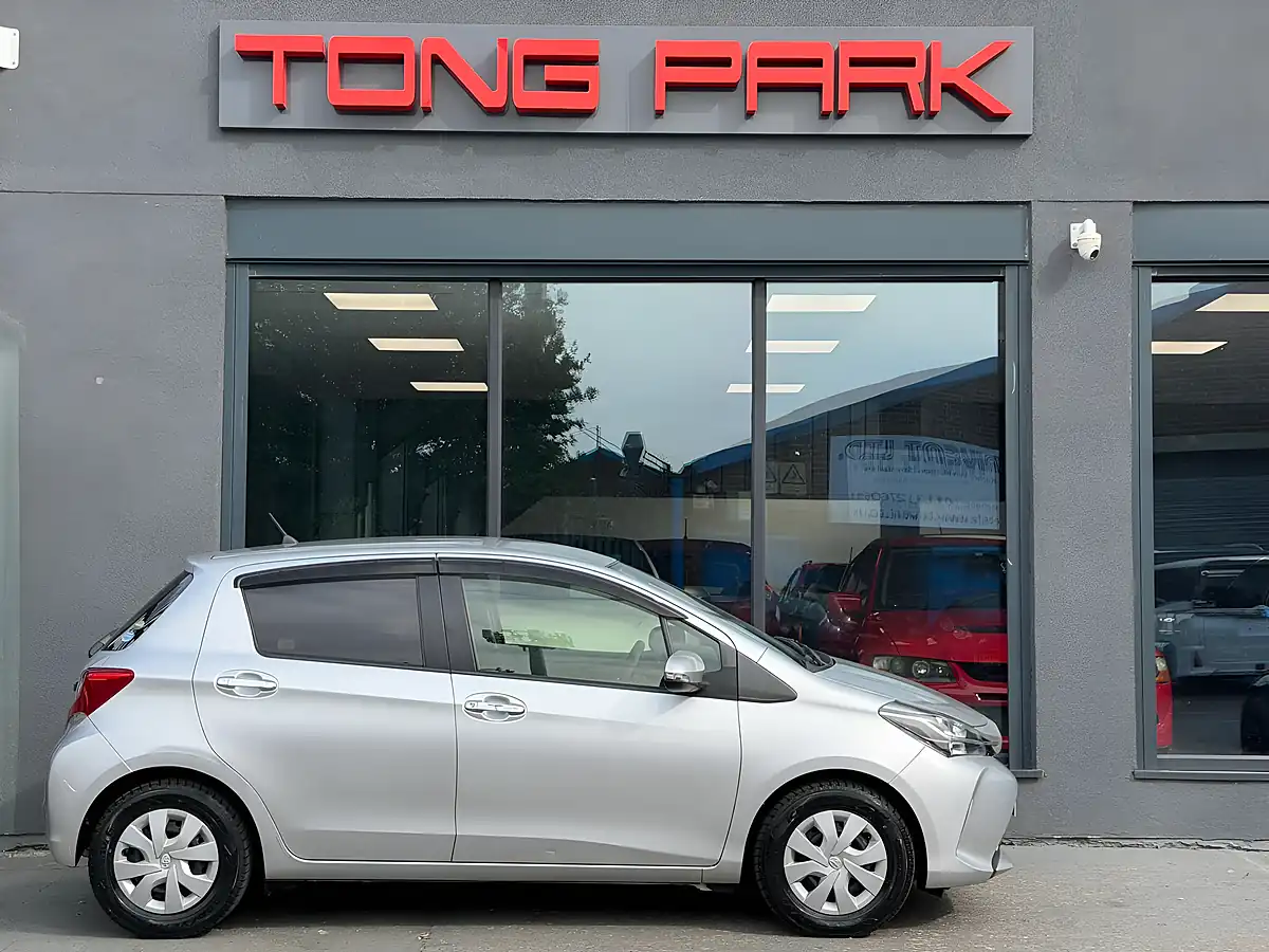 Used 2016 Toyota Yaris Icon Silver - Interior and Exterior details 7