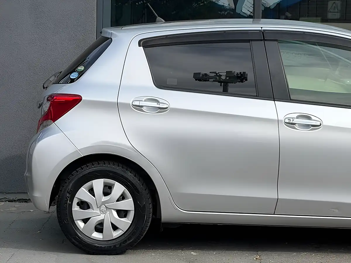Used 2016 Toyota Yaris Icon Silver - Interior and Exterior details 8