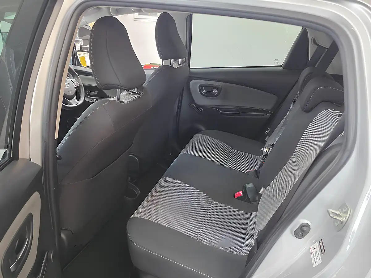 Used 2016 Toyota Yaris Icon Silver - Interior and Exterior details 10