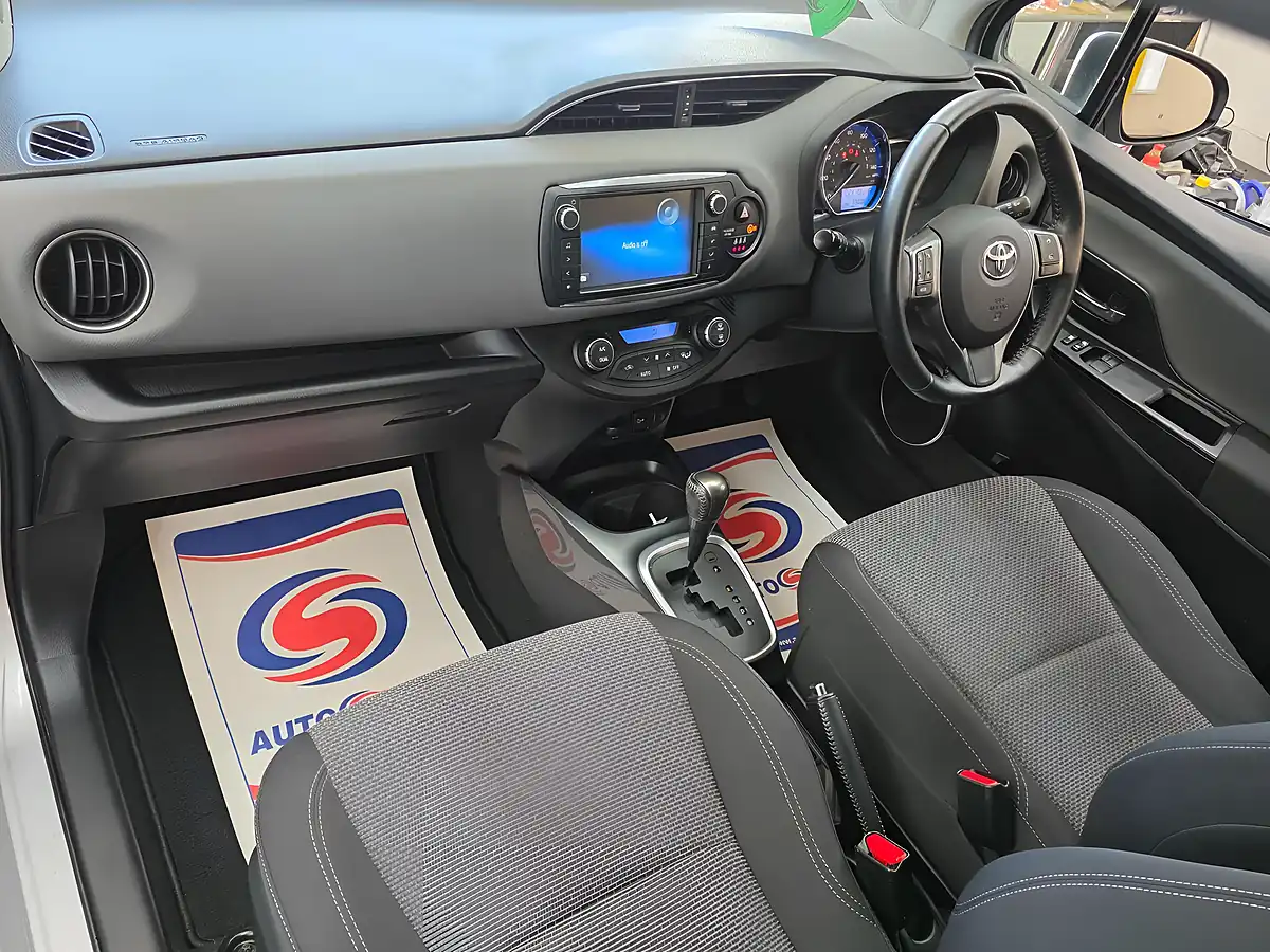 Used 2016 Toyota Yaris Icon Silver - Interior and Exterior details 11
