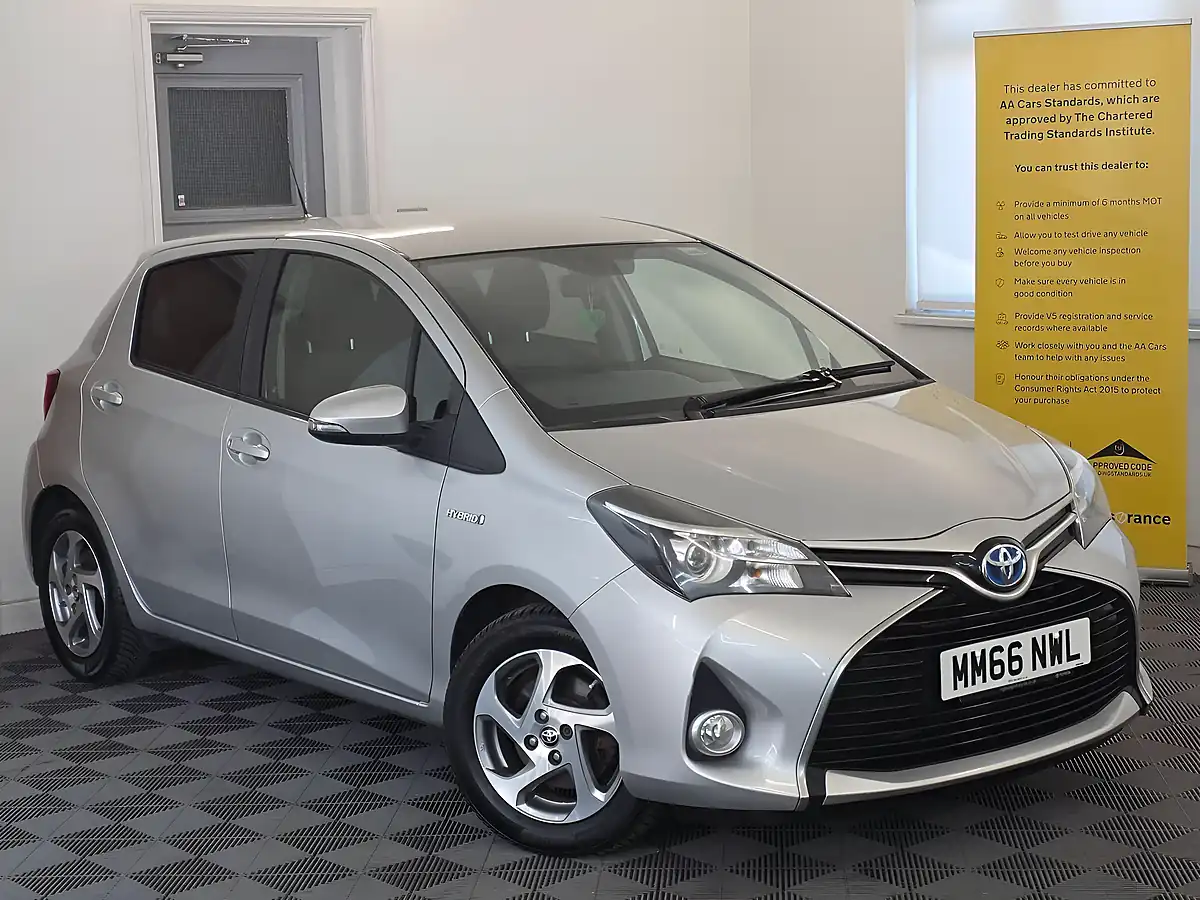 Used 2016 Toyota Yaris Icon Silver - Interior and Exterior details 3
