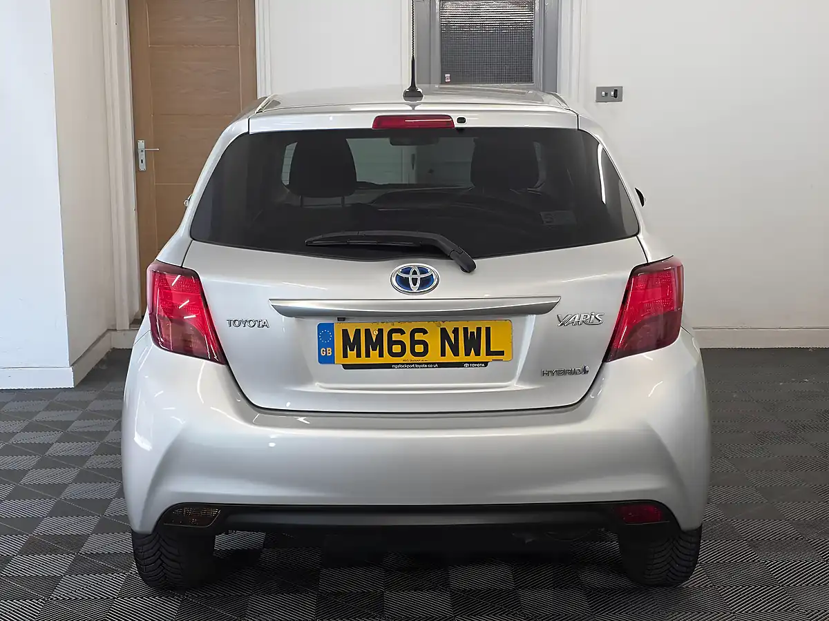 Used 2016 Toyota Yaris Icon Silver - Interior and Exterior details 5