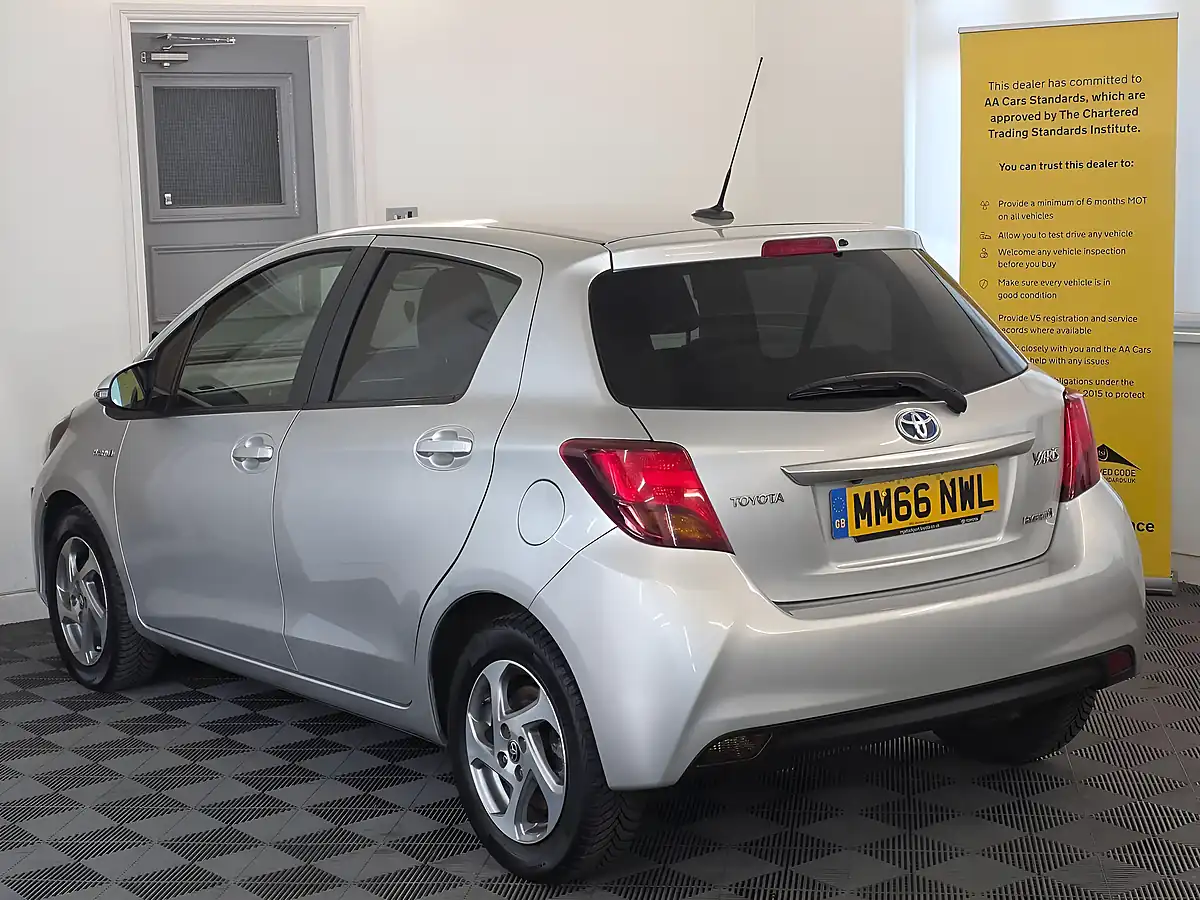 Used 2016 Toyota Yaris Icon Silver - Interior and Exterior details 6
