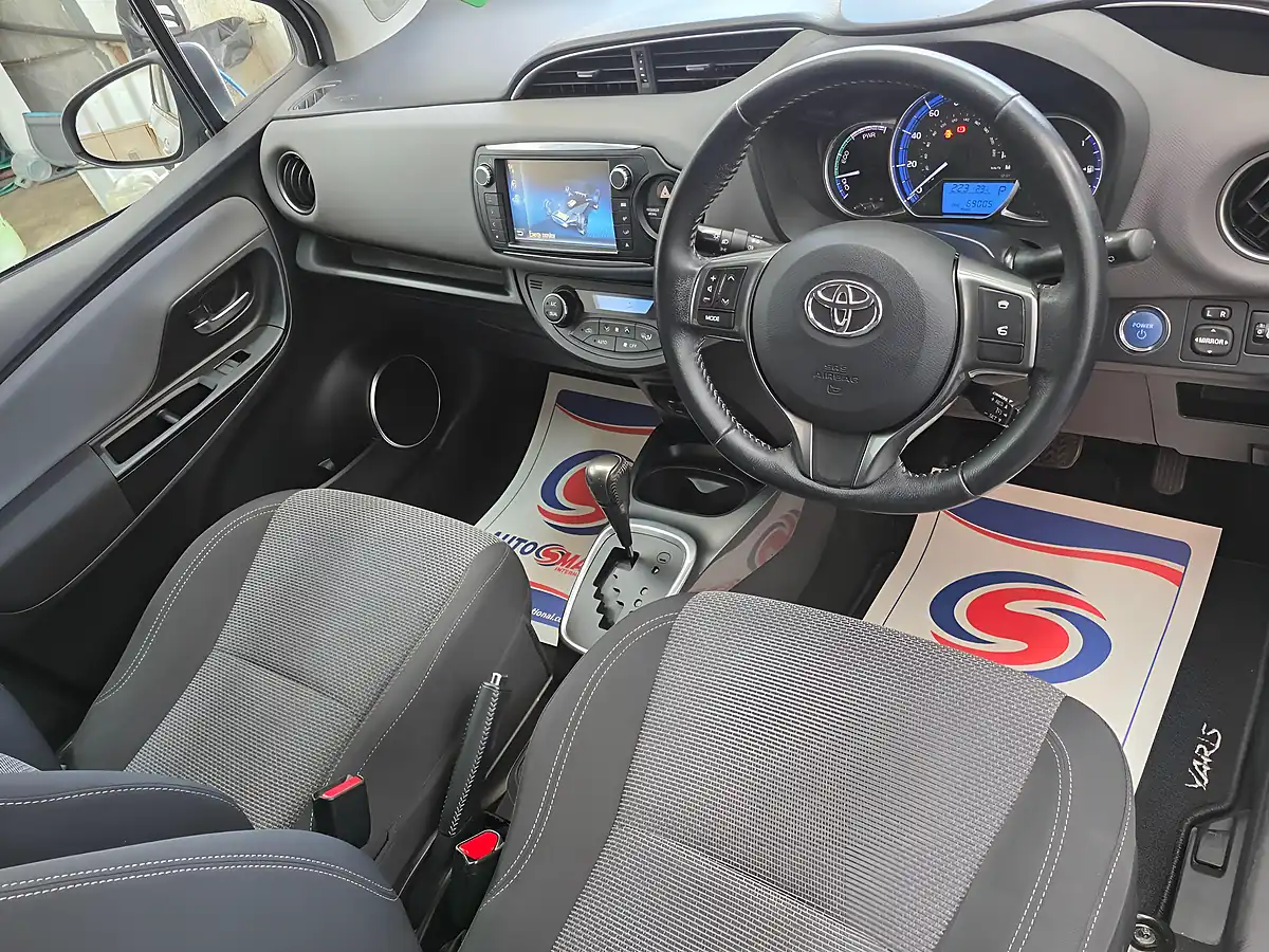 Used 2016 Toyota Yaris Icon Silver - Interior and Exterior details 7